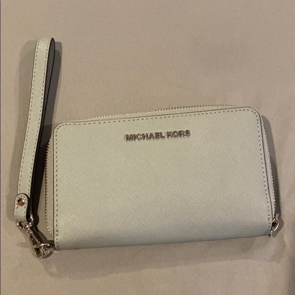 michael kors wristlet wallet